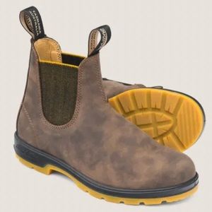 Blundstone WOMEN'S CLASSICS
CHELSEA BOOTS - RUSTIC BROWN / MUSTARD size 10.5.